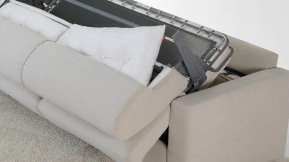 Tutta la produzione dei divani letto prevede i portaguanciali integrati