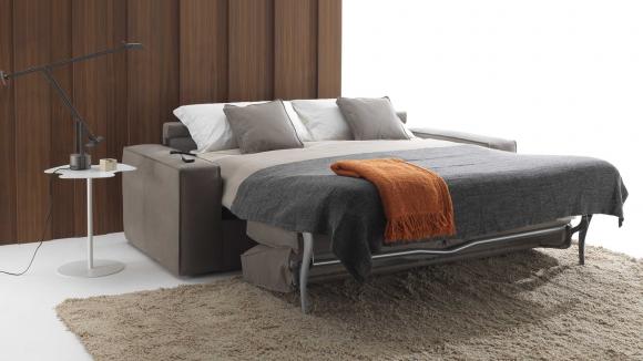 Un divano in pelle ideale per ambienti moderni e arredamenti di design